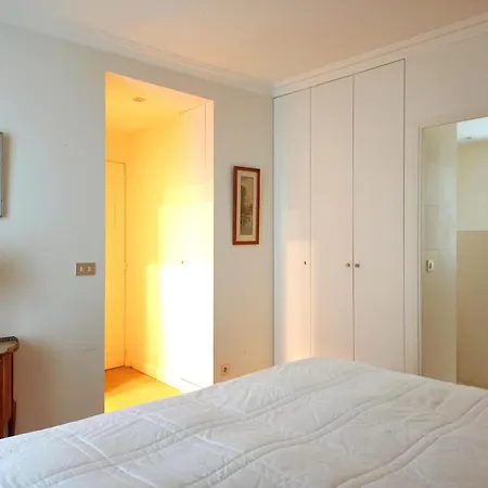 Rue De L'universite - 7 * Paris