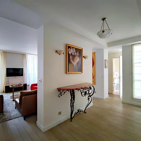 Rue De L'universite - 7