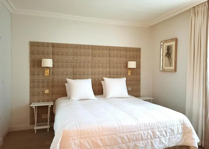 Apartment Rue De L'universite - 7