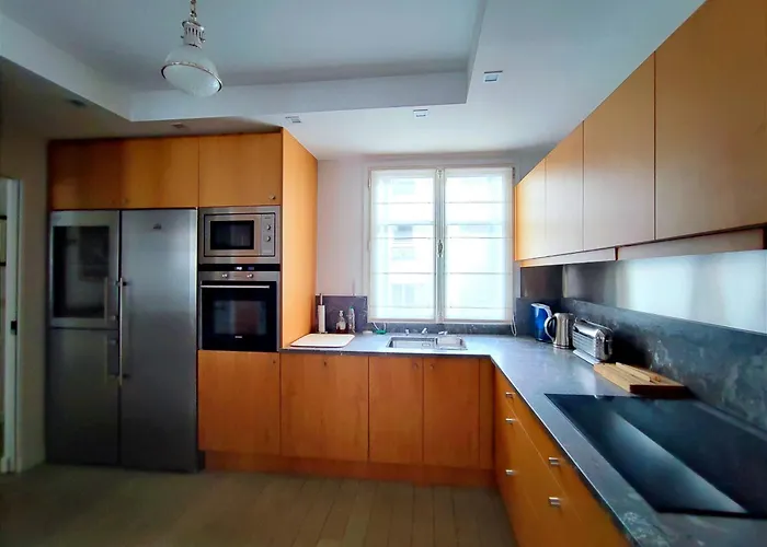 Apartman Rue De L'universite - 7 *